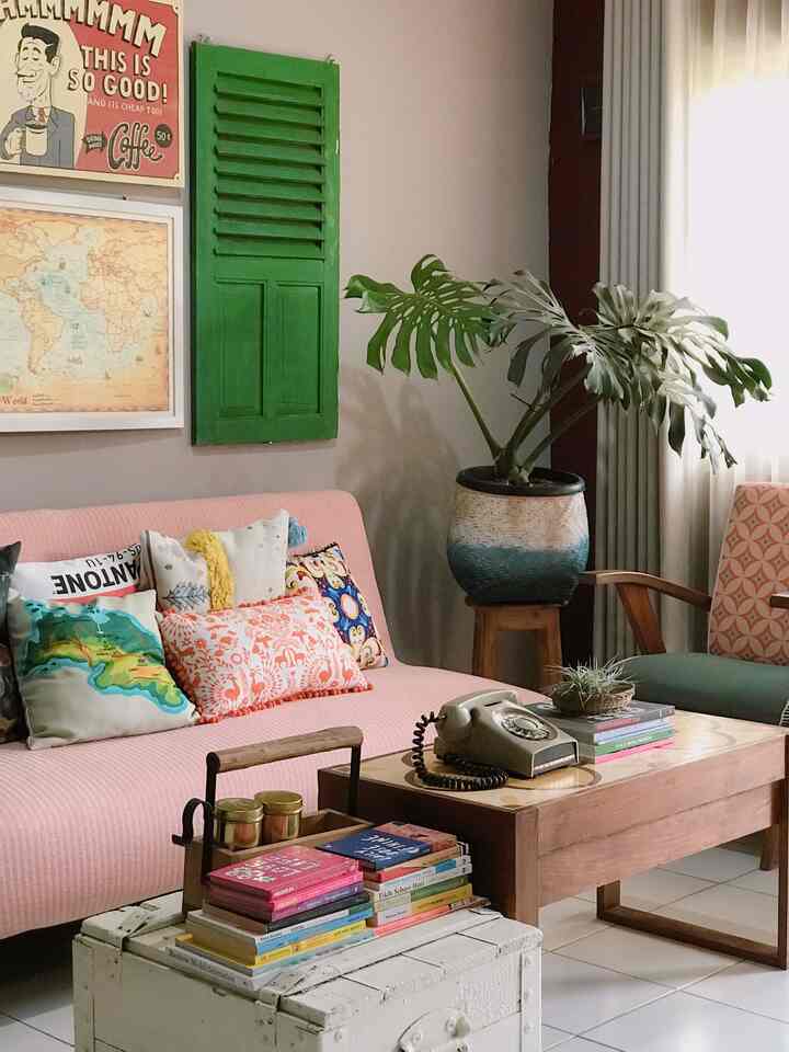 Q's living room is really my favorite. Apart from this, this is a place for me time to relax, read books and edit videos. This room is really nice for me to express my creations for mix n match.

I made this in a retro style but still has a vintage touch. The typical bold and bold retro colors also have various motifs. Plus there are touches of unique old school items in this room which strengthen the retro impression.

To keep it cozy and as a neutralizing element, there is brown on the furniture and live plants. Hopefully inspired...

#retro #retrohome #retrostyle #vintage #ruangtamu #inspirasiruangan #inspirasirumah #dekorasirumah #cibubur #bogor #interiorstudio #interiordinding #interiorantik