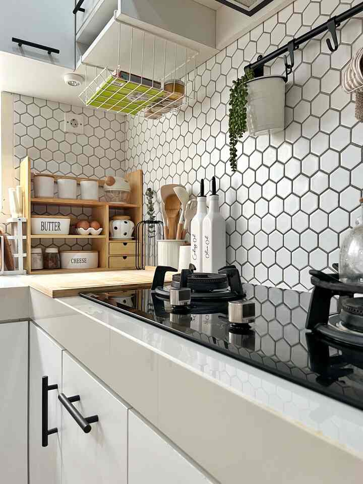 Kitchen corner… area yang paling sering diekspos, berbeda dengan 2 spot di slide 2 dan 3 yang jarang terekspos

Sudut2 pemanis yang dapat mempercantik ruangan ini biasanya aku geser2 kalo udah bosan. Rencananya aku ingin membeli cermin standing untuk ditempatkan di slide 2. Opsi lainnya adalah menepatkan partisi antara ruang tamu dan ruang tengah.. 

#home #homedecor #homeinspo #corner