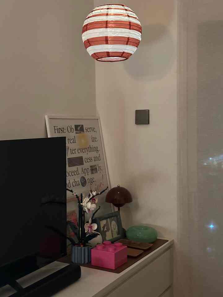 Lampu lampu kecil di sekitaran ruang tinggal karena jaraang banget pake ✨the big lamp✨

#HomeLighting #InspirasiLampu #LightingDesign #studioapartment #lowbudgethomedecor