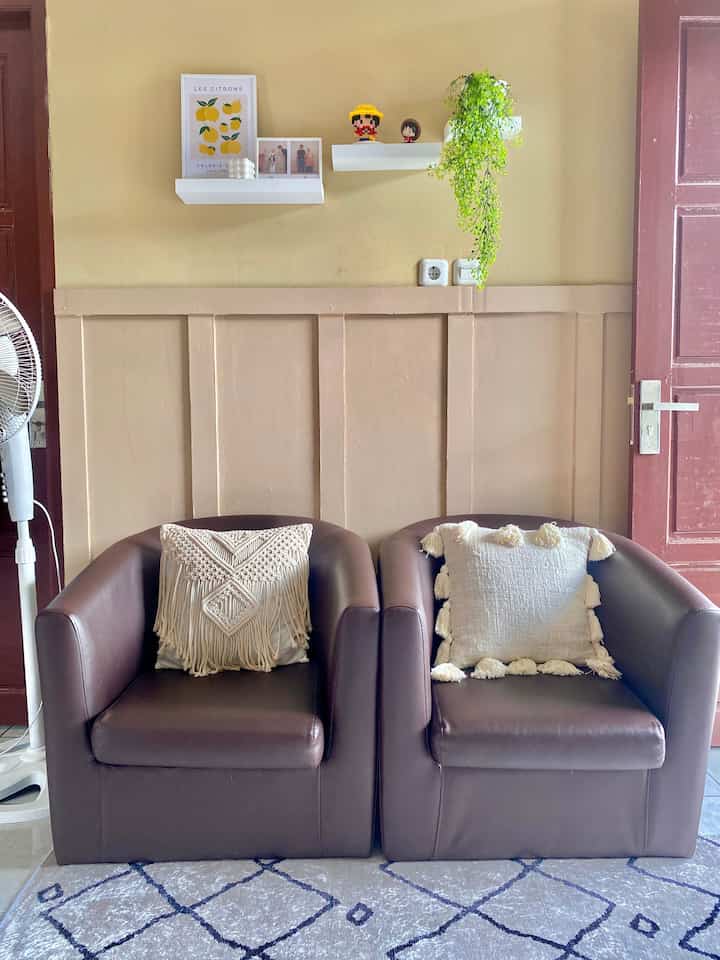 Ruang tamunya seperti rumah pedesaan 😁
#ruang tamu
#ruangtamuminimalis
#ruangtamuasrama
#asramabrimob
#tunawisma
#vampir