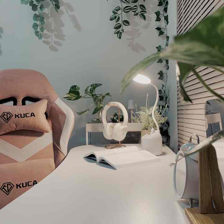 Welcome back to my desk work 🤏🏼
Masih dengan table lamp yang cute & minimalist dari Aoki 🫶🏼
Jujurly, sebenernya lagi cari refrensi lampu lainnya tapi belum nemu jodohnya hehe..

#DeskLighting #HomeLighting #InspirasiLampu #LightingDesign #minimalis #slowmakeover #deskwork 