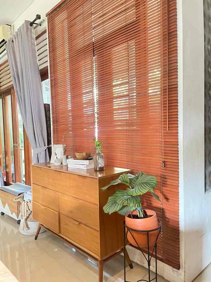 Sudut lain di rumah kami 🍃🤎
-
#KNSLiving
#Interiorrumah
#DesainInterior
#Ruang tamu
#Transformasi Kamar