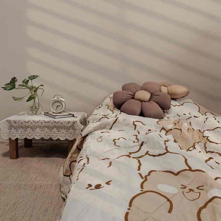 Love my new bedcover hihihi 🤏🏼🤭🤎

#roomminimalist #bedcoverlucu #bedcoveraesthetic #slowmakeover #decorlowbudget 
