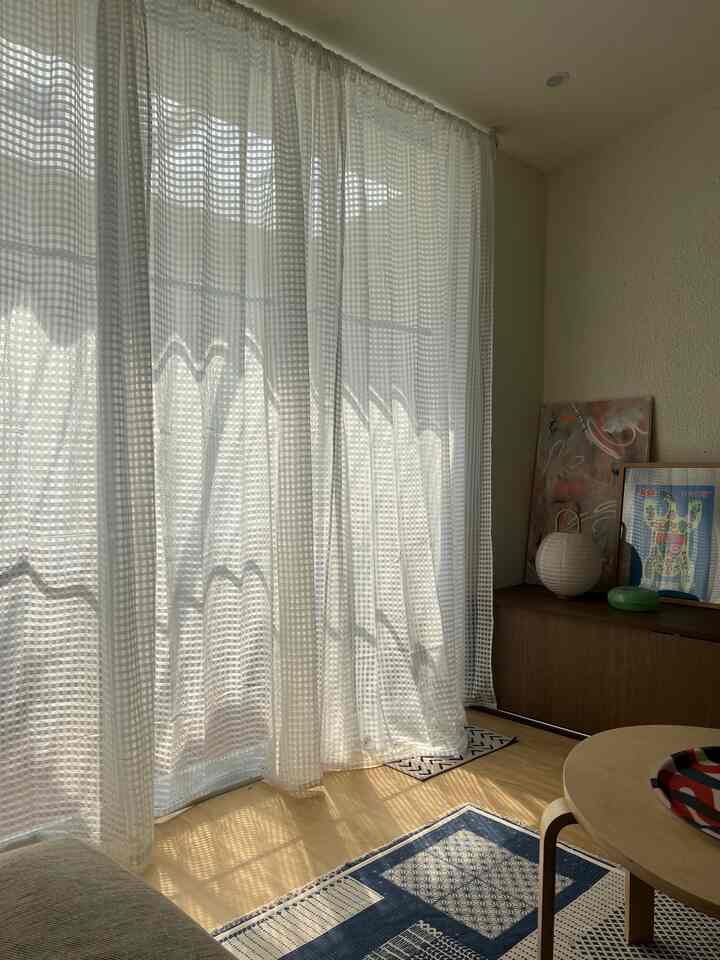 Hari yang sangat cerah! ✨ #BrightRoom #NaturalLight #RoomInspiration #LivingAlone #MidCenturyModern