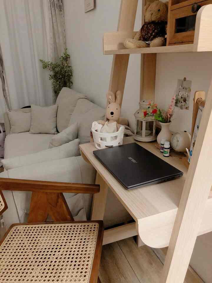 Meja kerja disudut ruman kecil ini 🤍

#mejakerja
#idedekor
#dekorasimini 
#homedecor
#japandi
#koreanlook
#tangsel