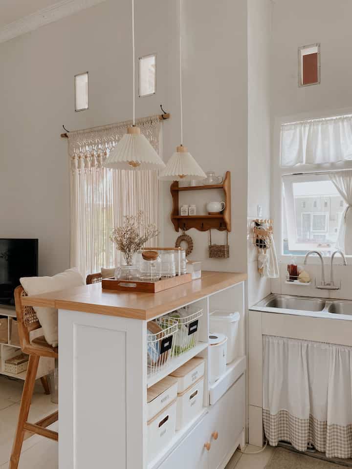 area mini bar dengan lampu gantung ini selalu menarik perhatian 🩷


#minibar #kitcheninspiration #designdapur #areadapur #coffeetable 