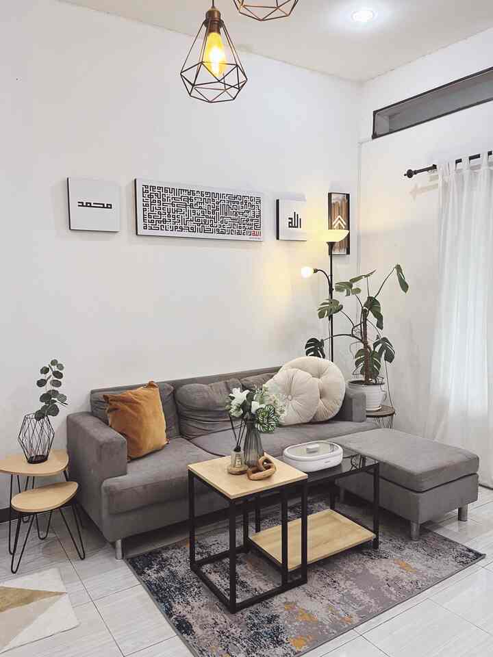 Long weekend kemana aja? Kalau kami menghabiskan waktu dengan restyling living room. 
Ini foto beforenya, penasaran gak dengan hasilnya? Yang jelas area sudut akan berubah drastis. Next kita post hasil restylingnya ya..

#livingroom #stylinglivingroom #livingroominspo #ruangtamuminimalis #dekorasiruangtamu #japandiindustrial 