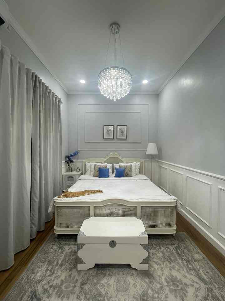 Mari bersantai
Sebab tubuh butuh istirahat
Simpan semua harapan
Biarkan jiwa tertidur dalam kontes
Kalau ada amarah biarlah tercerahkan
Jika ada kekecewaan, biarlah itu menjadi pelajaran
Mari kita bersyukur saja karena kita masih bisa mengumpulkan harapan...
Selamat malam, selamat malam tuan dan nyonya.

1. #HomeLighting
2. #InspirasiLampu
3. #LightingDesign
4. #bedroom
5. #classicbedroom