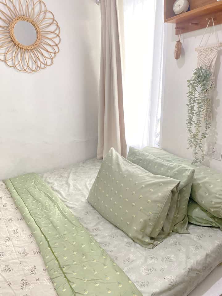 Kompilasi kamar tidur ukuran 2,7x 2,7 m yang beda spreinya saja, kalo kalian lebih suka sprei yg slide keberapa? 
#inspirasikamartidur #koreanlook #kamarmungil #dekorasikamartidur #minimalis #rumahdinas #kamartidurstyle