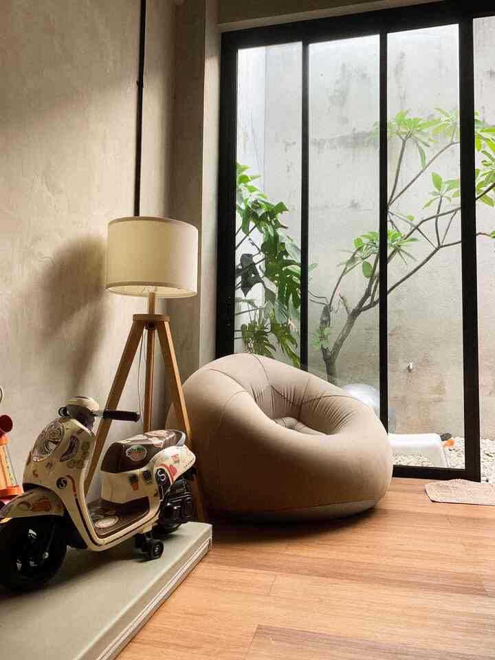 これらは私たちが「ベストバイ」と考えるアイテムの一部です。
なぜベストバイと言えるのかというと、価格、機能、見た目の全てにおいて優れているからです。
このウィンドソファのように、20万以下の価格でこれほどの見栄えのソファが手に入ることがわかりました。
それから、「モジュール式テーブル」です。実際、これは壊れた鉄の支柱が付いた壁の棚なので、装飾用の追加の名簿を備えた植物を植えるテーブルにしました。
あとは、このミラー、作りの質と値段を考えるとなぜそんなに良いのか分かりません。
最後は太陽光発電のガーデンライトです。正直、これは本当にベストバイです、価格も安く、光も良いです。唯一のマイナスは、それが朝まで持続しないことです。大丈夫です
#BudgetFriendlyDecor
#美的手頃な価格
#SpillDecor低予算
#装飾インスピレーション
#低予算家具