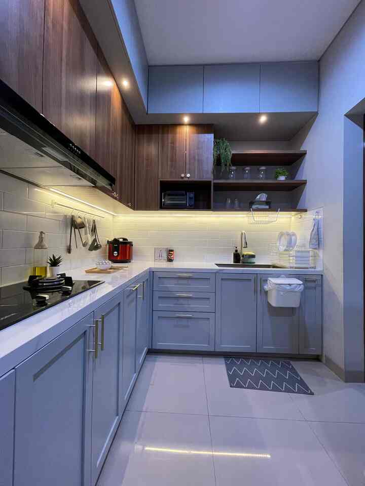 Sangat penting untuk menata kabinet dapur agar terlihat rapi & sedap dipandang. Maka dari itu dari awal aku sudah mempertimbangkan untuk membuat kabinet yg full dari bawah sampai atas supaya barang-barang bisa aku letakkan di tempat tertutup.

Selain itu, membersihkan dapur secara berkala juga perlu diperhatikan supaya selalu menjaga dapur agar tetap bersih & rapi✨

#DapurCantik 
#MyDreamKitchen 
#InspirasiDapur 
#dirumah43 #rumahcluster #rumahdeveloper
#bandung #cimahi #gunungbatu #pasteur 