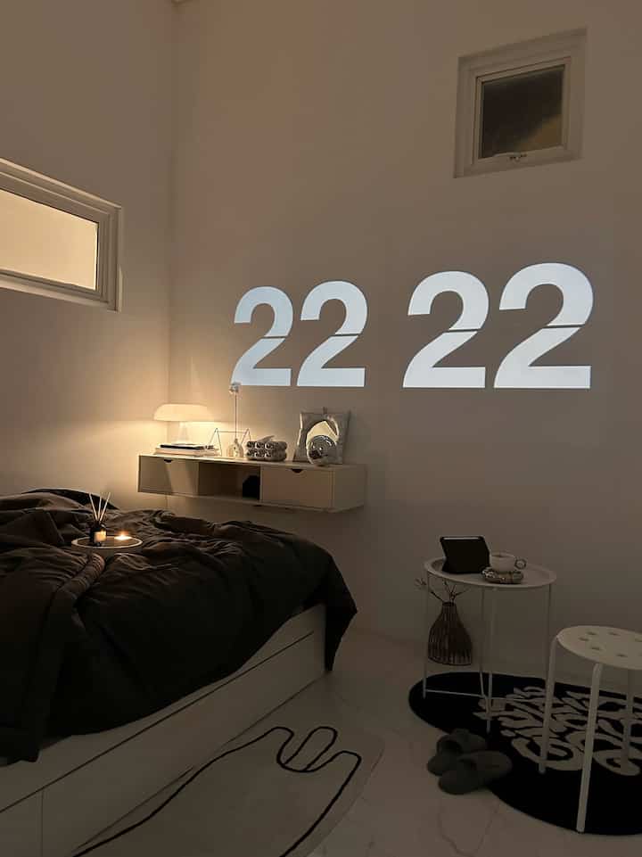 BEST BUY
-
benda dekorasi yang bisa membuat aesthetic seluruh ruangan di Angka House adalah
1. Mirror Puff warna metalic cocok disegala ruangan dengan warna yang netral
2. Box Tissue Marshmello bentuknya lucu bisa jadi tempat tisu sekaligus dekorasi
3. Mushroom Lamp bentuknya mirip jamur kalau dalam keadaan mati jadi dekorasi kalau hidup jadi penerangan
4. Disko Ball ini benda paling bikin mood ruangan menjadi semakin asik, dengan pantulan titik”nya membuat rumah semakin hidup

Semua benda itu kita dapatkan dengan harga yang fantastik


#BudgetFriendlyDecor #AestheticAffordable #SpillDecorLowBudget #homedecor #home #house #minimalist #rumahpribadi #angkahouse 
