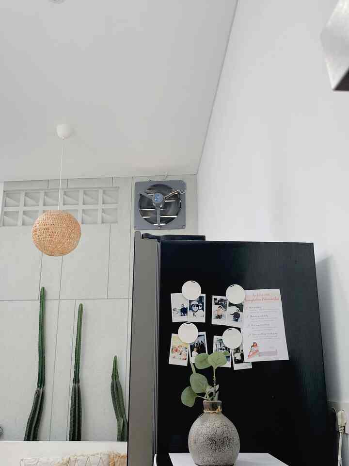 Backyard awhouse.

seperti postingan sebelumnya backyard ini memiliki beberapa ruang ya, termasuk dapur dan taman indoor.

untuk dekorasinya pastinya kita pilih yang best buy dan worth it untuk dibeli, ada beberapa item yang akan aku share ya :

• Lampu rotan taman indoor : Rp.300.000
• Vas bunga nordic : Rp. 95.000
• Tanaman lavender artificial FEJKA IKEA : Rp. 149.000
• SVENSHULT IKEA Rak dinding : Rp.199.000
• FEJKA IKEA Eucalyptus : Rp.99.900
• Meja Besi Soleil Ace : Rp.550.000
• Dekorasi sarung bantal taman indoor : Rp. 26.000

untuk pemilihan dekorasi nya kita lebih memilih ke tone warna ya dan masuk ke dalam konsep rumah kita. dan yang pasti cari yang low maintence seperti tanaman artificial yang tidak akan mati jika tidak dirawat, efforless kita cuman perlu bersihkan dengan lap secara berkala.

Semoga bermanfaat🤎

#BudgetFriendlydecor #AestheticAffordable #spilldecorlowbudget #decorlowbudget #dekorasibudget