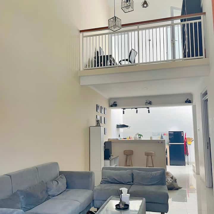 Ruangan Fav kalau lagi kumpul keluarga.
Dekorasi yang memang hemat banget, mulai dari tatakan gelas, tempat tisu, bahkan pewangi.

Agar tetepa nyaman dan estetik. Sesuai dengan kegunaannya tidak banyak perabitan disini.


. #BudgetFriendlyDecor
 #AestheticAffordable
 #SpillDecorLowBudget
#rumahdalamgangskm
#hematbudget