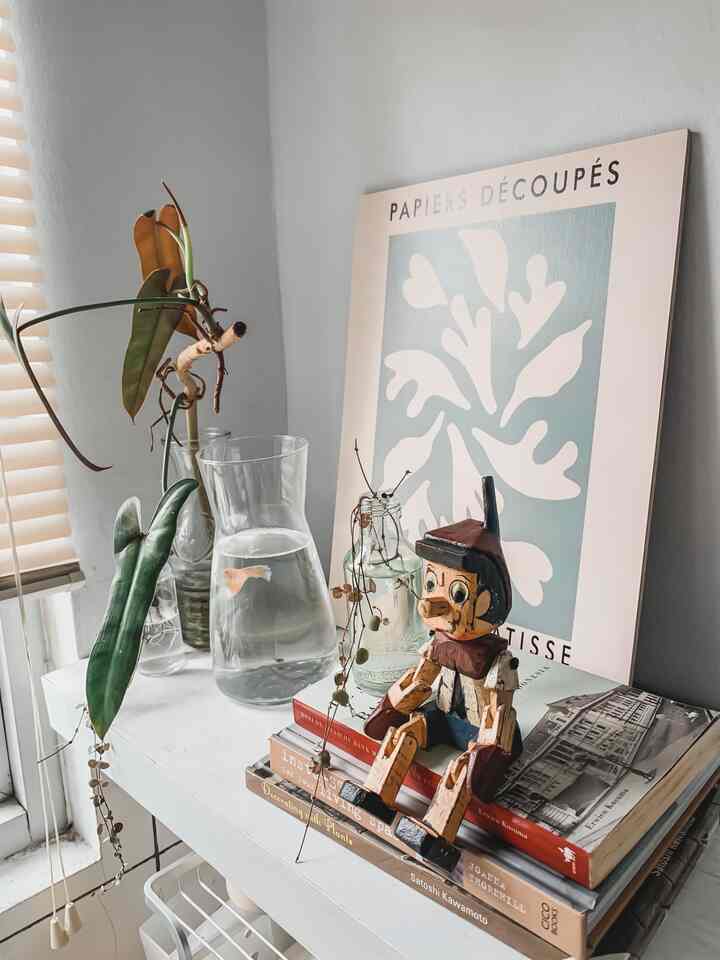 Selain furniture items dekorasi rumah yg menunjang salah satunya home accessories, gak bisa di pungkiri ini yg bikin rumah makin greget cakepnya. Semacam bumbu penyedap interior 😁

Btw ini temuan items dekorasiku.
Ini sih harga HEMAT yang berdampak banget ma interior. Jd berkarakter bgt sih sekalinya taruh inih di interior rumah. Ini salah satu referensi items dari aq buat kalian penyuka benda unik.

Gak perlu takut milih barang seperti ini krna lagi tidak trend, sesuaikan aja dengan karakter kalian masing2 pilih motif, warna ataupun bentuk yg bikin kalian baper banget, lupakan sejenak tentang trend ✅

Gemes gak nih si pinokio ?

#budgetfriendlydecor #aestheticaffordable #spilldecorlowbudget #jakarta #cibubur #cileungsi #rumahumik #dekorasirumah #homedetails #homestagram #interiordinding #walldecor