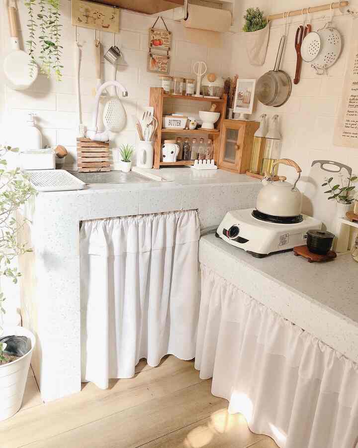 Dapur kecil minimalis ku yang selalu ramai dengan perintilannya 🤍



#Dapurcantik
#inspirasikitchen
#mydreamkitchen
