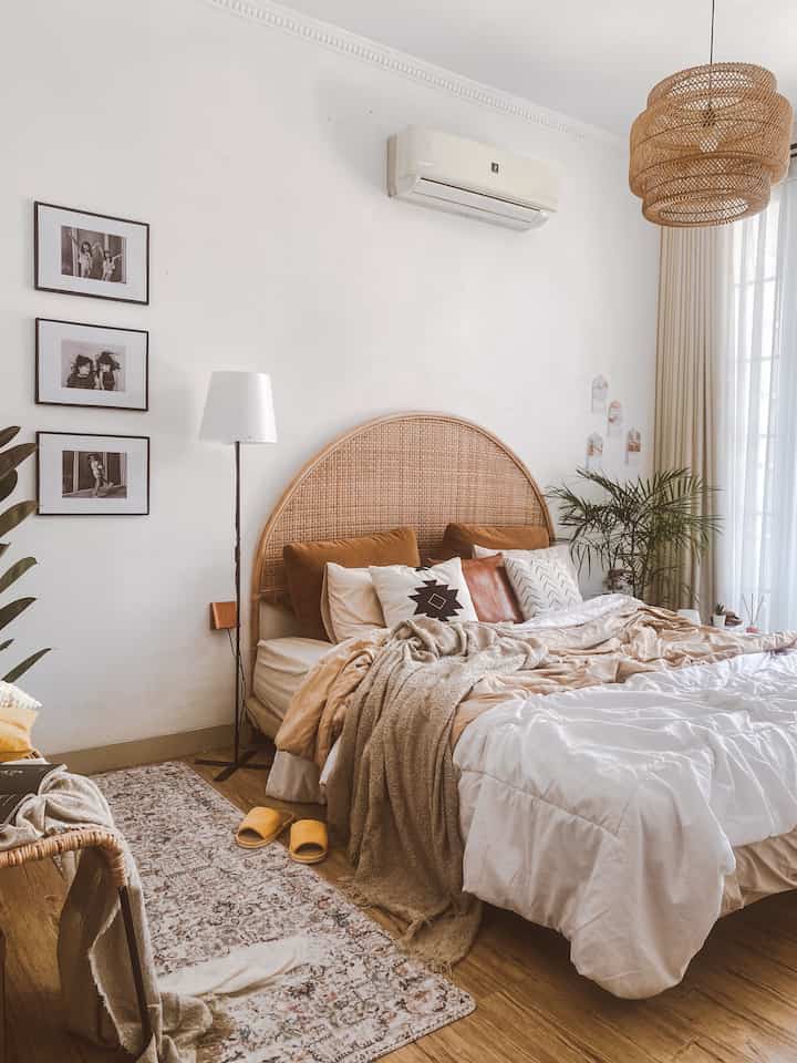 Budget Friendly Aesthetic Decorations
—
kali ini spill beberapa dekorasi aesthetic yang budget friendly

• BARLAST Standing Lamp — 169K
akhirnya nemu standing lamp IKEA yang budget friendly, selain untuk dekorasi, saat malam menambah ambiance ruangan semakin hangat
• Frame Saklar/Stop Kontak — 14K
sepele tapi bikin looks saklar/stop kontak jadi aesthetic
• Photo Wall Decor — 35K
harganya affordable tapi bikin looks dinding ruangan jadi beda
• Bohemian Runner Rug — 299K
rugs dengan motif yang cantik berukuran 60x180cm, bahan bulu halus, antislip, menambah cantik ruangan
• GUNNEMOR Throw Blanket — 99K
mempercantik styling, bisa untuk di kasur, sofa, atau bench
• Wall Moulding Praktis — 90K
wall moulding yang sudah berbentuk frame, sudah ada perekat, ukuran 50x50cm, praktis dan bikin looks ruangan semakin cantik dan aesthetic
—
#BudgetFriendlyDecor
#AestheticAffordable
#SpillDecorLowBudget
#AestheticDecoration
#NeutralHomeDecor
#BohoStyle
#AestheticBedroom