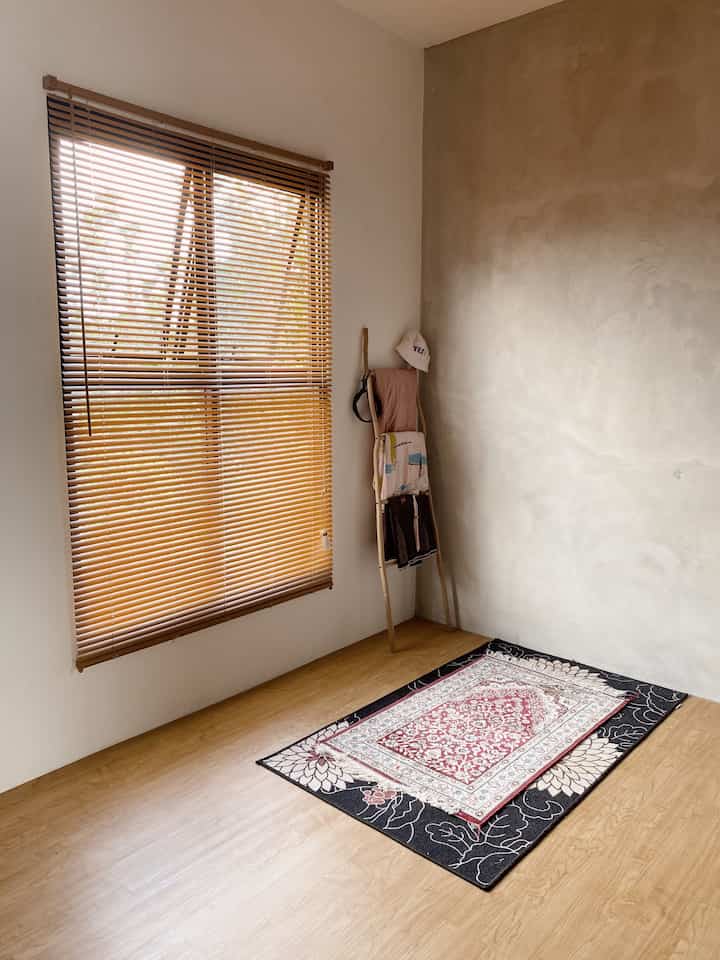 Best Buy
1. Gantungan tangga bambu Rp 100,000
2. Mini Vas Rp 12,500
3. gantungan Handuk IKEA Rp 60,000



#BudgetFriendlyDecor #AestheticAffordable #SpillDrcorLowBudget