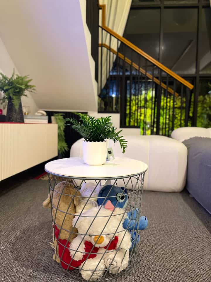 Tempat yang paling sering kami gunakan… buat nonton, ngobrol, duduk santai bahkan rebahan sambil berselancar di sosial media😊

VS_home emang dibuat open space karena dulu rumah kami bersekat kayaknya sempit bgt, jadi skr pengen yg gausah ada sekatnya biar keliatan lebih lega.

Diruangan ini emang pengen banyakan warna putih biar kesannya clean, jadi ga sempit walaupun nyatanya yah segini gini ajah.

#livingroom
#livingroomopenspace
#openspacearea
#decoration
#dekorasiruangtamu 
#dekorasirumah
#cleanroom
#whitelivingroom
#modernhouse
