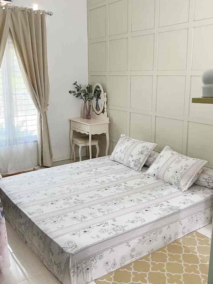 Ganti suasana kamar dengan sprei bermotif yang sesuai tone kamar 🥰 cream dan nude pink #inspirasikamar #kamartamu #kamarcantik #rumahcantik #BedroomMakeOver #bedroomStyling #bedroombeautiful #kamaranak #dekorasikamar #kamarkorea #kamarjapandi #kamarvintage #wallmouldingkamar #wallbattenkamar #kamarfarmhouse #americanbedroom #makeoverkamar 