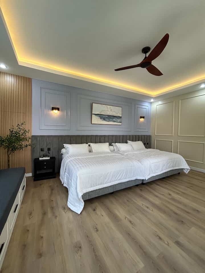 Halo tetangga Online 👋🏻

Salah satu keinginan kami ketika mendesain rumah adalah kamar utama bisa dijadikan tempat untuk kami berkumpul bersama, apalagi anak2 masih kecil.. alhamdulillah dapet rejeki tanah yg bisa buat sesuai keinginan sekaligus bisa dekat dengan orang tua.. rumah seperti jodoh.. semoga teman2 juga dimudahkan menemukan rumah impiannya ya 🤲🏻

#myhomestory
#myhomejourney
#ceritarumahku
#desainkamar
#kamartidur