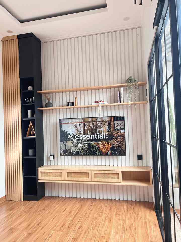 Rumah ini merupakan rumah second di cluster daerah bekasi. Kami merubah sebagian layout rumah dan mendesign interiornya. 
Kami merubah dengan tujuan agar terlihat lebih bersih, luas, dan mempunyai sirkulasi dan perncahayaan yang lebih baik. 

#MyHomeStory
#MyHomeJourney
#CeritaRumahku
#Rumahcluster
#Rumahsecond
#dekorasirumah
#designruangtv
#designtaman