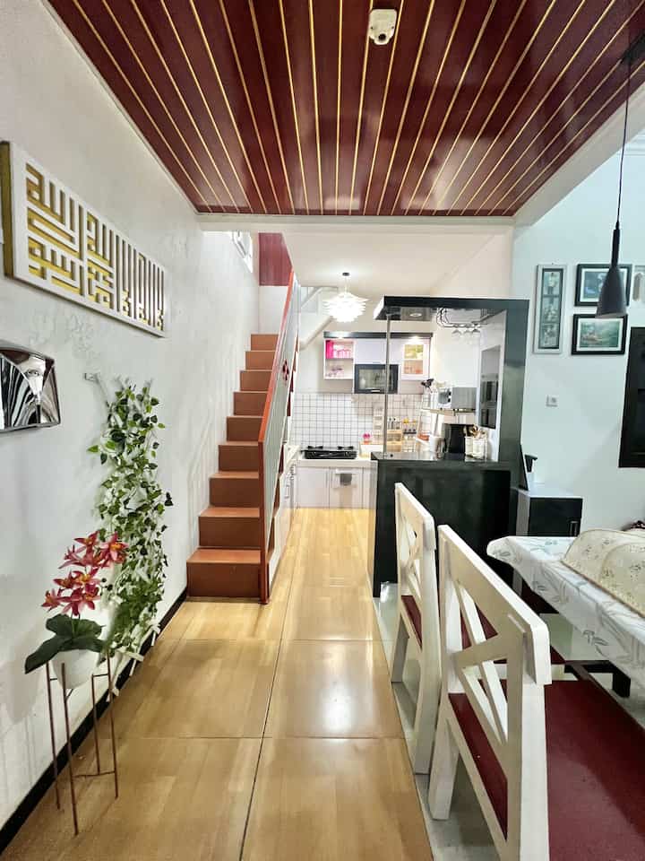 Ruang Makan yang tergabung dengan Dapur #Kitchenbach #dapurminimalis #kitchendesign #kithcenset #ruangmakan #ruangmakanminimalis #diningroom #homedesign #BTNOAS6
