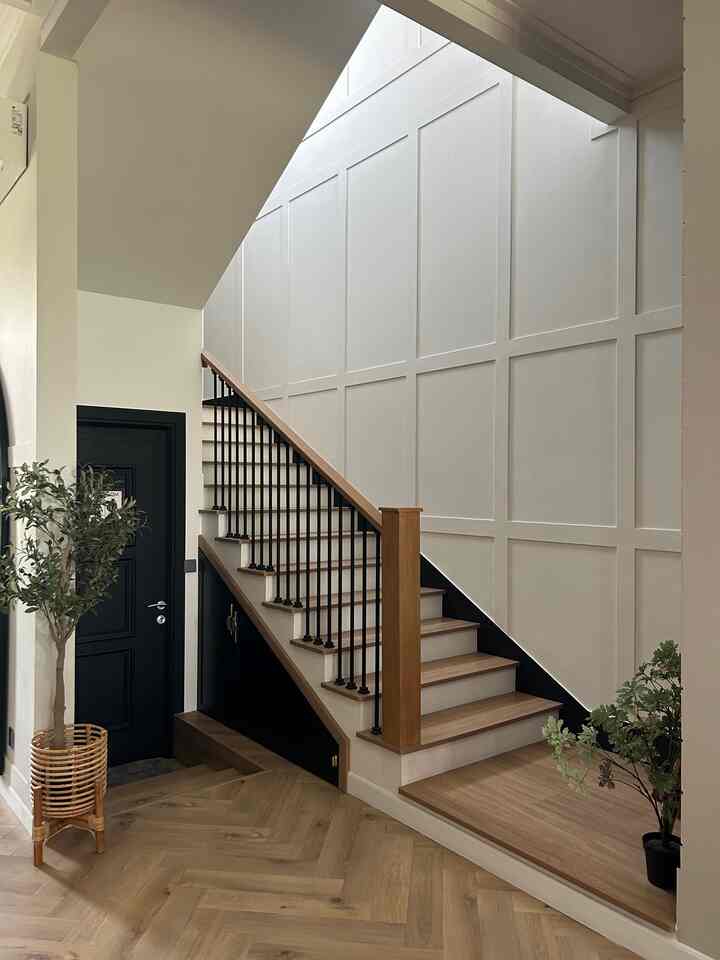 Halo tetangga Online 👋🏻

Gimana nih weekend nya? Kali ini aku mau posting tangga aja deh.. dengan aksen hitam bikin jadi keliatan eye catching ya? kalo kalian lebih suka yg bold atau yang soft nih kalo buat interior? kalo aku sih perpaduan antara bold dan soft 🤭

#tangga
#desaintangga
#stairs
#stairdesign
#interior
#interiordesign
#homedecor