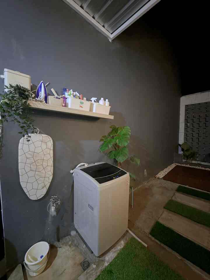 Mini Laundry room yg menyatu dengan taman indoor 


#Laundryroom #tamanindoor #rumahdenganpekarangan #rumahmodern #Dekorasirumah 