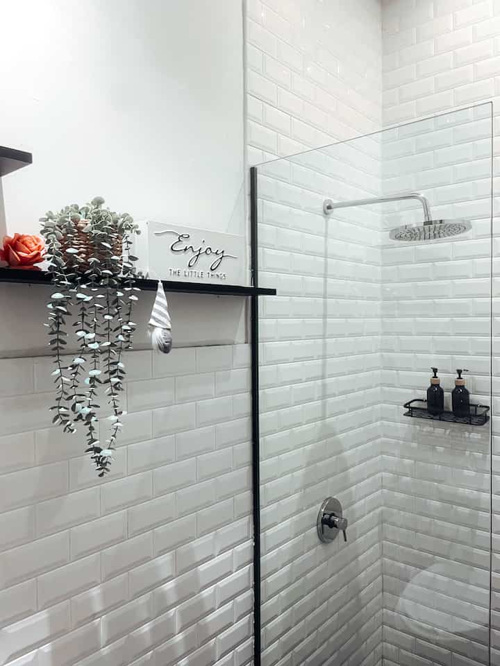 ✨Guest Toilet✨ 

Toilet di lantai satu. Posisi sebelah kamar tamu. Dipakai setiap hari, tapi kalau shower nya hanya sesekali.

Aku selalu membiasakan toilet itu kering . Agar nyaman .

#japandi #monochrome #bathroomstyle