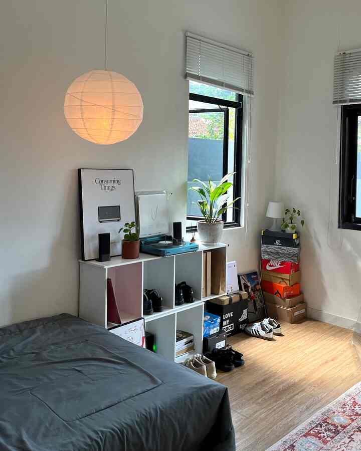 I always looked up to internet explore ketika aku mencari inspirasi dan menentukan kamarku akan di dekor. Dari mulai layouting, pemilihan warna dan keputusan barang/dekorasi apa yg akan dibeli untuk menghiasi kamari ini. It was a fun process👀✨ 

#MyBedroomStory #MyBedroomJourney #CeritaKamarKu #bedroomideas #idekamar #bedroomdecor