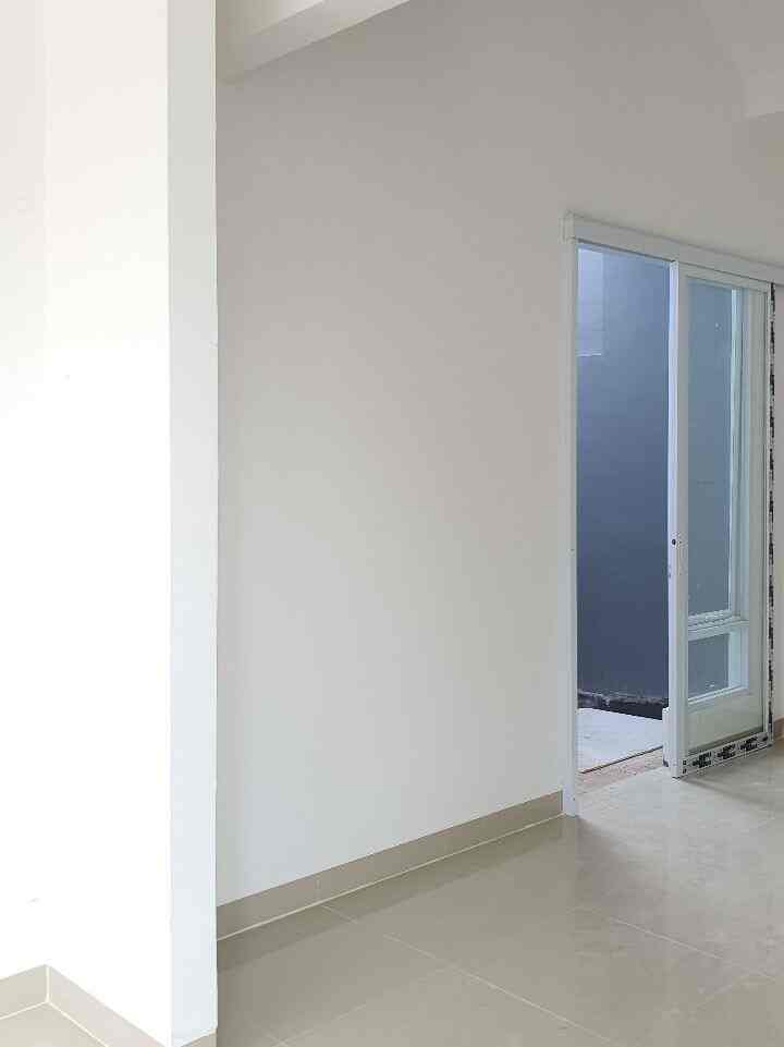 Selamat Malam Tetangga O House!

Cerita perihal casadirio. Btw, casadirio ini adalah rumah developer di wilayah Tangerang. Kami akhirnya suka dengan rumah ini karena bentuk rumahnya yang loft dan juga kamar atasnya berbentuk attic (celling berbentuk segitiga). Alhamdulillah, di tahun 2022 kami sudah bisa menempati rumah ini. Kami memang rencana mendesign rumah ini dengan tema Japandi dan alhamdulillah sedikit demi sedikit beberapa ruangan kami design dengan tema Japandi.

#myhomestory #myhomejourney #ceritarumahku #rumahdeveloper #rumahjapandi #japandiinspired