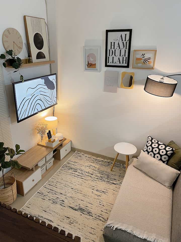 Ruang tamu mini kontrakanku✨
Walau hanya rumah kontrakan petakan, gak ada salahnya kalo didekorasi senyaman mungkin 😊

#LivingroomStyle
#IdeLivingRoom
#InspirasiLivingRoom
