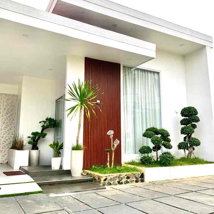 Hallooo salam kenaal
Hai semuanya kenalkan ini fasad rumah dari laranovian yang bergaya minimalis modern yang di desain dengan jendela kaca besar dan pintu kaca biar bisa mendapatkan cahaya langsung dari luar dan benuasan kan putih,pembangunan rumah ini adalah impian kami selama menikah 10th. 



#FacadeStyle
#IdeFasad
#InspirasiFasad