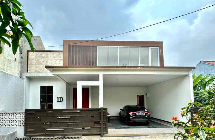 Hai hai … Tema fasad rumah ini bergaya modern minimalis kontemporer yg di desain dengan simple serta menggunakan warna warna netral yg didominasi warna putih , dengan sedikit sentuhan kubisme agar tampilan terlihat lebih kokoh. 

Ini tema fasad ku…. Semoga dapat menginspirasi ya🙂
#FacadeStyle
#IdeFasad
#InspirasiFasad
#fasad
#rumahmodern
#inspirasirumah