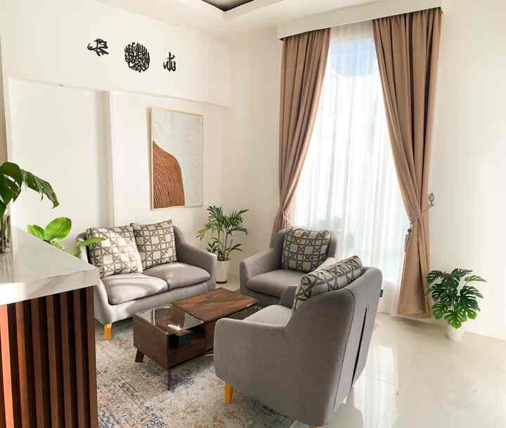Ruang tamu dirumah yang bernuansa minimalis ini sangat lah menjadi ruang utama di karenakan tempat pertama masuknya tamu,maka dari itu aku buat senyaman mungkin biar tamu makin betah bertamu 


#minimalist
#homedecorinspo
#roomdecorinspo
#rumahestetik 