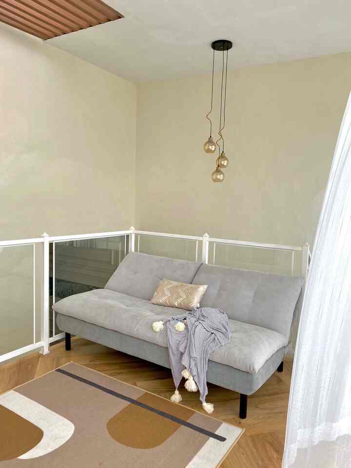 Ruang santai di lantai 2 area rumahjovinca
Kami ambil tema modern minimalis Japandi agar ruangan uk 2,5 x 3 m ini tampak luas
minimalis dengan pemilihan konsep warna warna yg soft seperti cream, abu dan putih 

Semoga menginspirasi 🥰

#modernminimalist #minimalistjapandi #minimalist #homedecorinspo #roomdecorinspo #rumahestetik