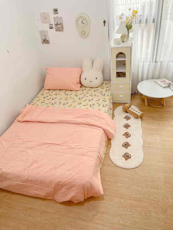 Kamar tidurku ini temanya korean minimalist, ga banyak barang pajangan, supaya tidak membahayakan anaku di rumah. #roominspo #homedecorinspo #roomdecorinspo #rumahestetik #minimalist #koreanroomdecor