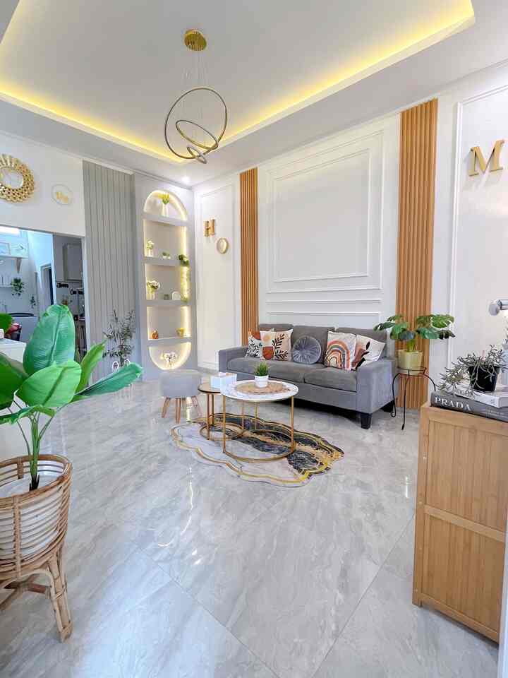 
Living room ini berukuran 3,5 x 5 m yang kami ambil tema ala japandi mengusung konsep white, wood dan netral. 

Ruang tamu ini digunakan sebagai tempat untuk menerima tamu, sekaligus ruang keluarga karena kami menggunakan konsep open space agar terlihat luas untuk menyiasati lahan kami yang terbatas. 

Karena lahan yang terbatas biasanya aktivitas kumpul keluarga kami gunakan disini.

Semoga menginspirasi 🥰

#japandi #homedecorinspo #roomdecorinspo #rumahestetik #rumahminimalis #iderumah #desainrumah #livingroom #ideruangtamu #aesthetic