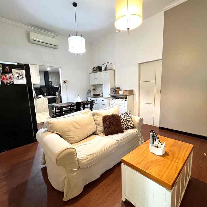 Rumah kami ini mengusung beberapa tema .. alias electic style .. ada tropical di fasad dan ruang tamu , ada industrial modern di area dapur dan yang paling banyak  diterapkan dirumah ini adalah japandi style .. style japandi diterapkan di living room,dining room and bedroom. 

#japandi
#housestyle
#homedecorinspo
#roomdecorinspo
#rumahestetik
