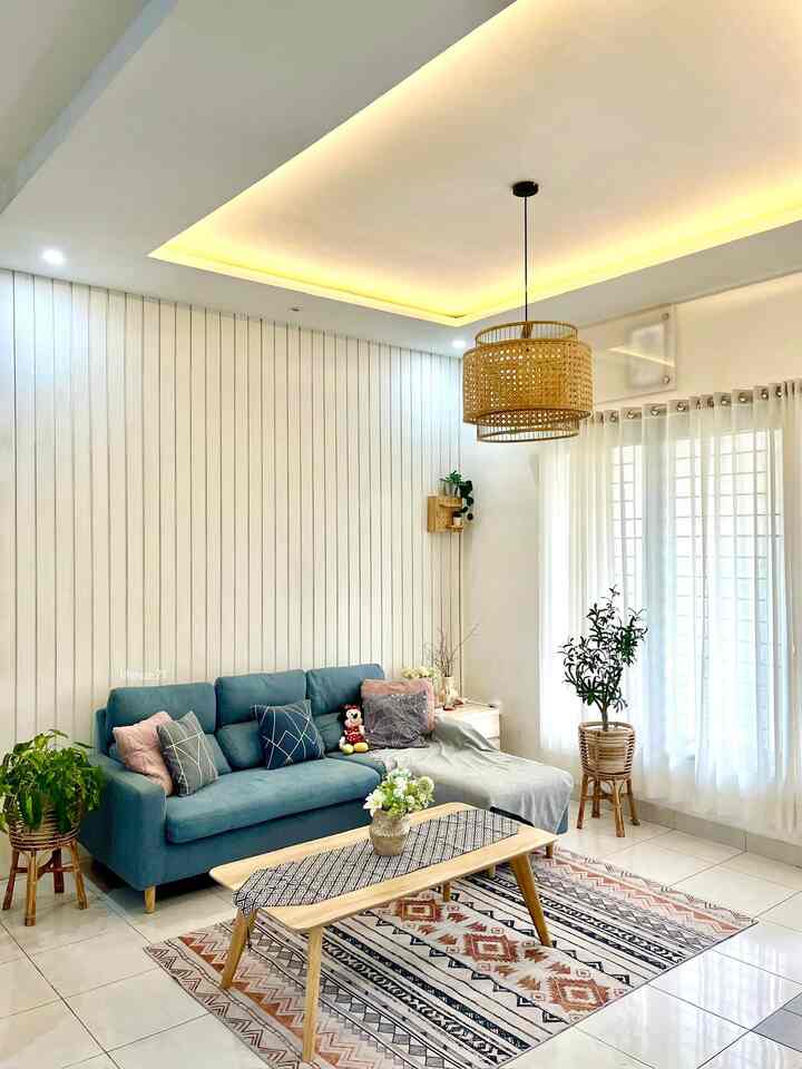 ✨ Boho-Scandi Living Room ✨

Style Rumah ini sebenernya Mix Scandinavian. Untuk living room ini mixnya lebih ke Boho-Scandi. Style ini kami terapkan hanya di ruang tamu. Kami memilih style scandinavian karena suka dengan suasananya yang hangat, simple dan fungsional ditambah dengan item dekoratif bohemian yang membuat lebih fresh seperti karpet boho, vas bunga dan tanaman-tanaman.

#Bohemianscandinavian
#homedecorinspo #roomdecorinspo
#rumahestetik #ruangtamu #rumahopenspace #depok