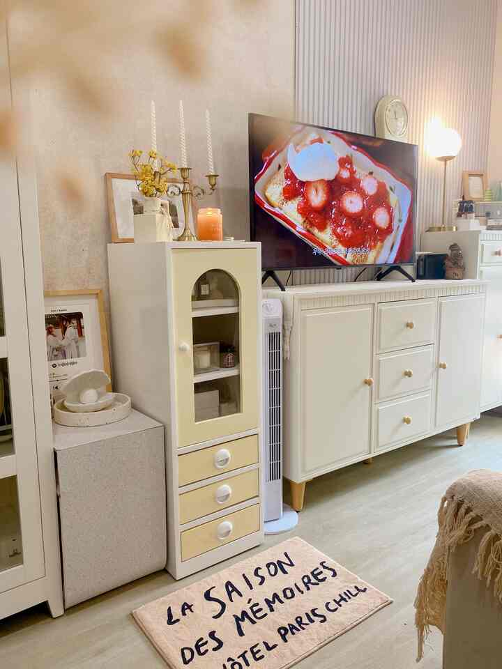 Keseluruhan style rumah SAY Little Home memiliki tema Korean Vintage decor ( dengan warna creamy : ivory , cream & white ) dipadukan dengan wood agar terkesan klasik namun masih minimalis setiap ruangan di buat dengan tema yg sama " Vintage " #minimalist #vintage #homedecor #homedecorinspo #roomdecorinspo #rumahestetik #rumahminimalis #vintageroom 