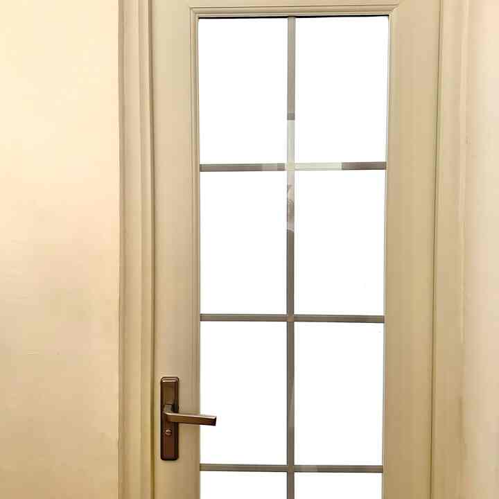 Rumah kami adalah hasil dari beli rumah second dengan sentuhan renovasi di beberapa titik. Tetapi untuk layout bangunannya tidak dirubah sama sekali.

Dan karna rumah kami bersifat mix theme antara Japandi dan Industrial, maka bnyak di beberapa spot salah satunya seperti kamar mandi utama ini, menggunakan elemen series berwarna hitam dan warna kayu ala Japandi minimalis. 

#japandi #industrial #japandimixindustrial #homedecorinspo #rumahestetik