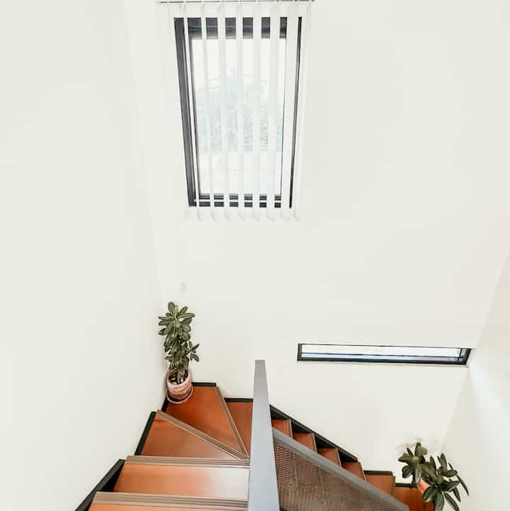 Hello neighbors 👋🏻

Good afternoon from ladder and voyer casaaksadaru. There's nothing interesting hehe, only one advantage, "abundant light"☀️

This minimalist hollow iron staircase was originally not covered with wood tightly like this, but because there was a hole in Casaaksadaru, it became like this. For safety's sake, if you're small, if you walk on the stairs, you won't fall down. This stairwell area is just occupied by two green plants and the walls are still clean. Hehe, I'm still confused about how to decorate it later. Look forward to it ✌🏻

2nd floor Voyer (hopefully the spelling is correct) which connects the main bedroom with 2 other rooms. Voyer is quite spacious and still quiet actually, considering it's only been here for 2 years hehe. There's just a little decorative touch, hopefully it can provide inspiration, neighbors.

If you have any suggestions, please drop them in the comments. Afternoon 😊🫶🏻

#voyer #inspirasitangga
#stair #tanggaminimalis
#casaaksadaru


