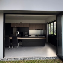 Welcome to GNHouse kitchen!
Dapur modern minimalis ini di design banyak kabinet agar tetap terlihat minimalis karena barang - barang dimasukan kedalam kabinet
Begitupun dengan elektronik dapur, semua di set agar masuk kedalam kabinet
Ada kabinet dengan sistem sliding agar sewaktu - waktu bisa ditutup atau dibuka. Kami memakai meja island ditengah dengan view menghadap taman
#KitchenStyling
#IdeDekorDapur
#MakeoverDapur
#houserenovation
#GNHouse