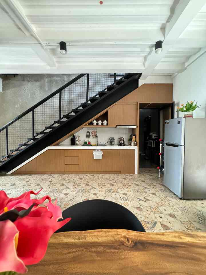 Dapur itu adalah jantungnya rumah...dapur melambangkan kebersamaan karena banyaknya aktivitas disini..
Tempat berkumbul bersama keluarga ❤️
Dapurku simple sesuai dengan tema rumahku industrial, memberi sedikit tanaman artificial buat dekorasinya, dan pastinya rajin beberes supaya mood masak-masaknya dapat banyak hehehe 

#KitchenStyling
#IdeDekorDapur
#MakeoverDapur
#rumahindustrial
#rumahyuqibam
#dapurindustrial