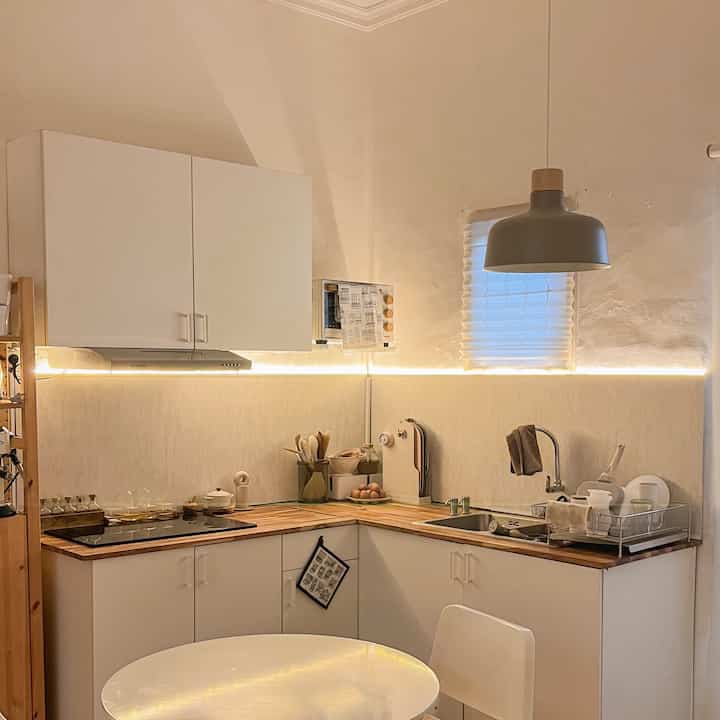 Efficiency meets style: L-shaped kitchens make the most of your space while looking sleek! 🔥 #KitchenGoals #EfficientDesign #KitchenStyling #IdeDekorDapur #MakeOverDapur