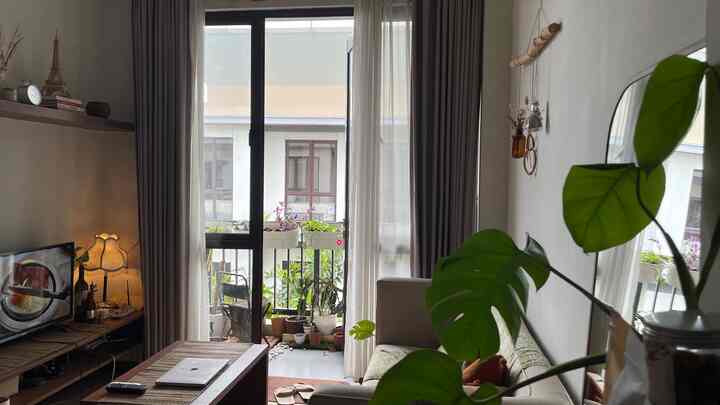 Apartments that have balconies make air circulation better, plus lots of plants make the residence feel beautiful and comfortable to live in.


#balcony #inspirationbalcony #saturday #livingroom