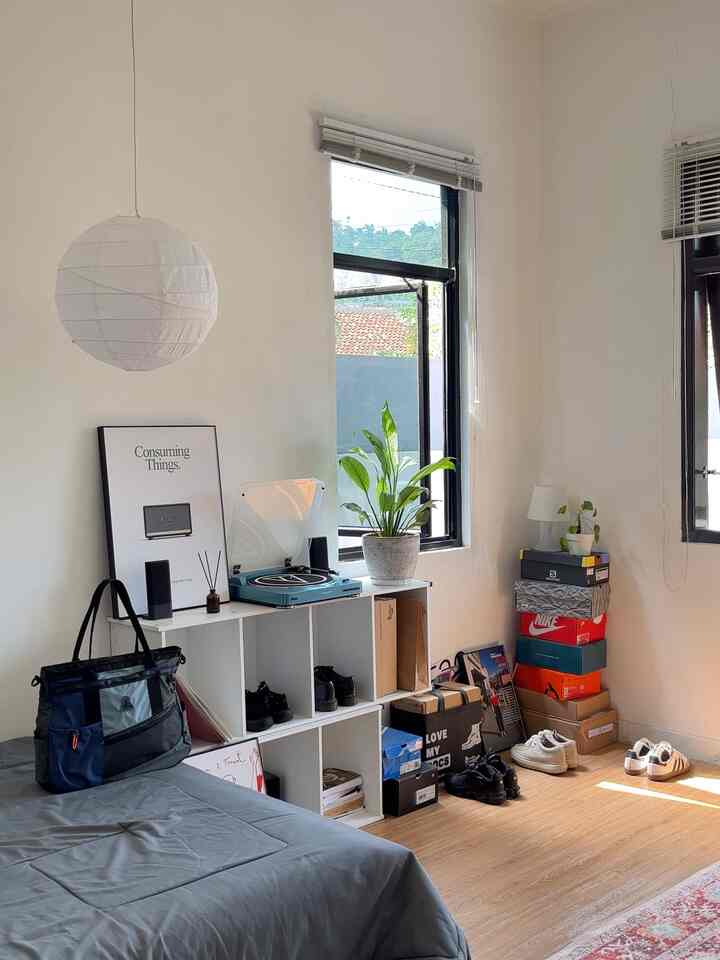 Two of my favorite corner in my room👀

#BedroomStyling #IdeDekorBedroom #MakeOverBedroom #midcenturyroom #smallroomdecor #decorideas