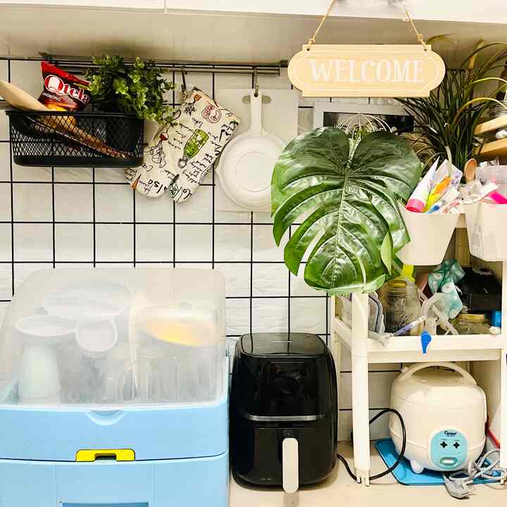 Kitchen in progress✨
Karena dapur ini bawaan developer, banyak banget yang harus di benahi dan dirubah.
Yang tadinya serba coklat dan gelap banget karena gak ada sirkulasi udara. Wajib banget pasang exhaus di dapur #KitchenStyling
#IdeDekorDapur #Kitcheninprogress 
 #MakeoverDapur